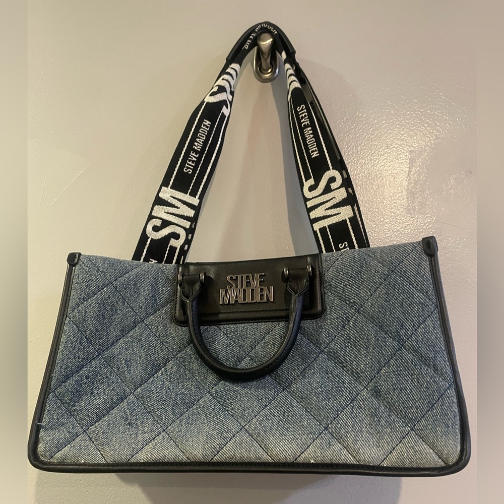 Gucci Ferragamo Steve Madden Giftaway Entry *** 4 SALES TO GO*** - Picture 4 of 14
